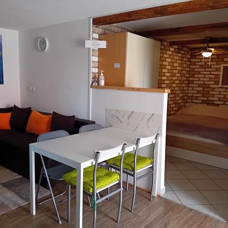 Studio Apartman Dezire ブイェ エクステリア 写真